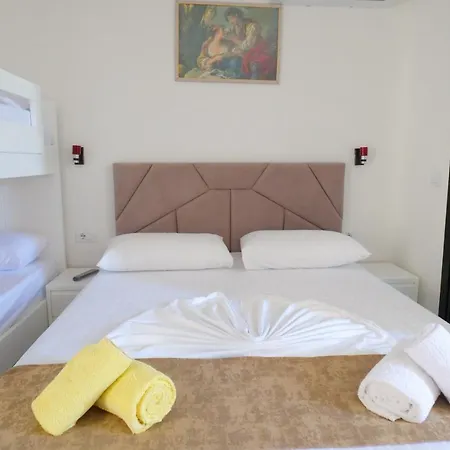 Guest house Xhafa *