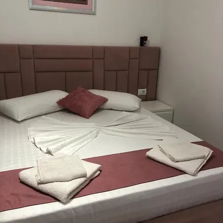 Xhafa ゲストハウス